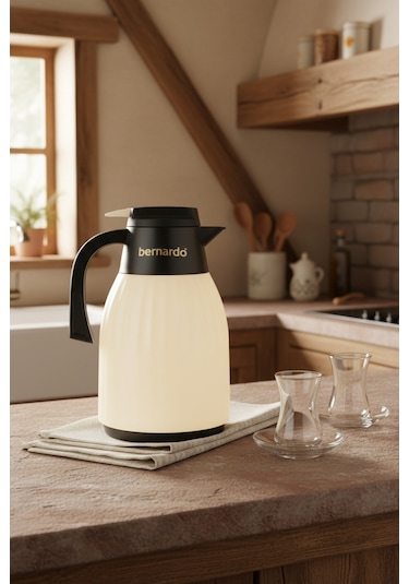 Bernardo Elantra Cam Termos Krem 1 Litre Krem