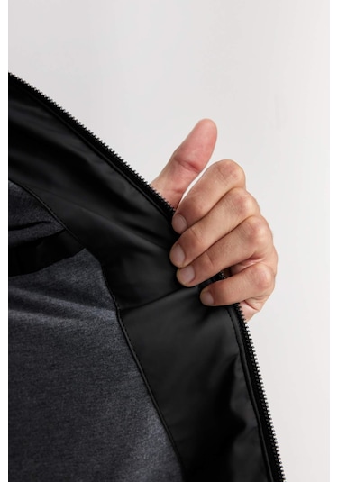 DeFacto Su İtici Slim Fit Suni Deri Mont Dar Kesim Dik Yaka Fermuarlı Cepli B3568AX25SPBK27