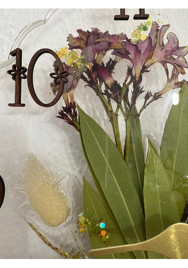 Pelince - Zakkum Çiçekli Ve Tavşan Kuyruğu Bitkisi - Epoksi Duvar Saati - Özel Tasarım - Tek Üretim - 30 Cm Şeffaf