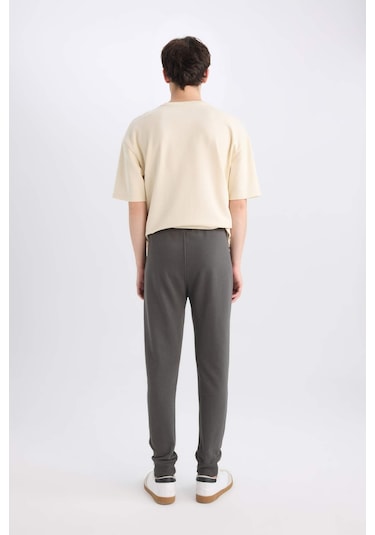 DeFacto Jogger Eşofman Altı Slim Fit Dar Kesim Beli Bağcıklı Lastikli Paça Fermuar Cepli A4387AX24AUAR227 DeFacto Jogger Eşofman Altı Slim Fit Dar Kesim Beli Bağcıklı Lastikli Paça Fermuar Cepli A4387AX24AUAR227