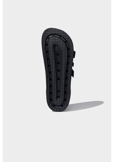 DeFacto Erkek Düz Taban Tek Bantlı Terlik D8084AX25SMBK26