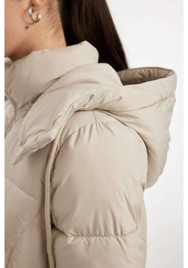 DeFacto Puffer Şişme Uzun Mont Parka Su İtici Regular Kalıp Çıkarılabilir Kapüşonlu A1315AX24WNBG284 Bej