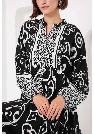 Gabria Ön Düğmeli Desenli Viskon Elbise Siyah - Ekru