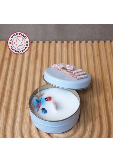 Uretti - Ayşe 7362 9687 El Yapımı Vanilya Kokulu Metal Kutuda Mum - 3 X 7 Cm