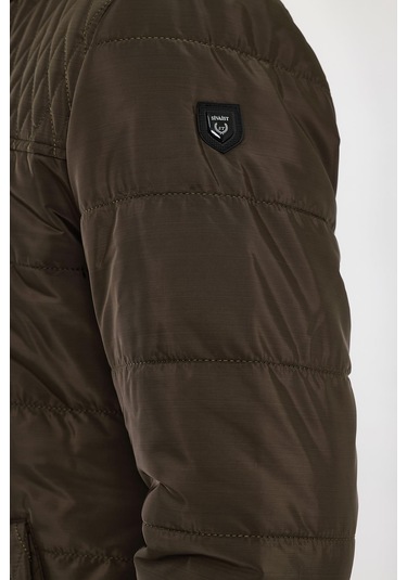 Erkek Kahverengi Standart Fit Normal Kesim Içi Kürklü Dik Yaka Çıtçıt Detaylı Fermuarlı Kışlık Mont-Kahverengi