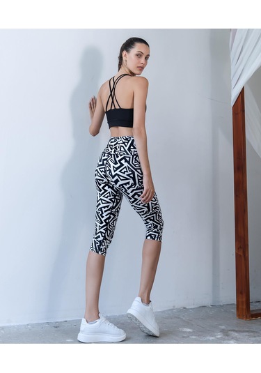 Siyah Beyaz Geometrik Desenli Toparlayıcı Spor Kapri Tayt SİYAH - BEYAZ