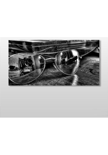 Gözlük Ve Yansıması Kanvas Tablo