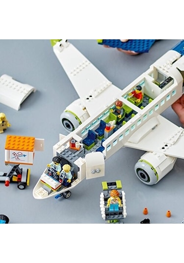 LEGO® City 60367 Yolcu Uçağı Yaratıcı Oyuncak Yapım Seti 930 Parça