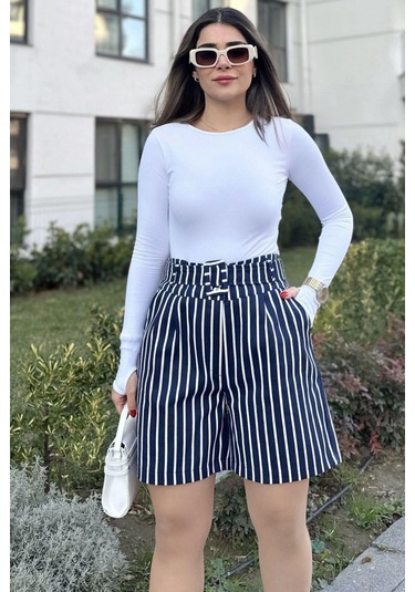 WeShaya Kadın Laci Kemerli, Yüksek Bel, Pliseli, Rahat Kesim, Gabardin Şort Lacivert