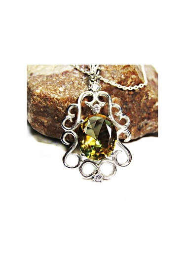 Gümüş Zultanit Oval Taşlı Desenli Kolye