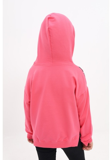 Kız Çocuk Oversize Kapüşonlu Büzgülü Düşük Omuz Nakış Baskılı Yırtmaçlı Sweatshirt - 2 İplik Fuşya