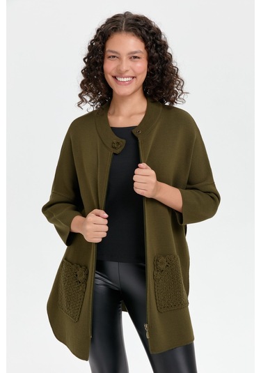 Kadın Dik Yaka Cebi Gül İşlemeli Fermuarlı Kısa Panço Haki Haki