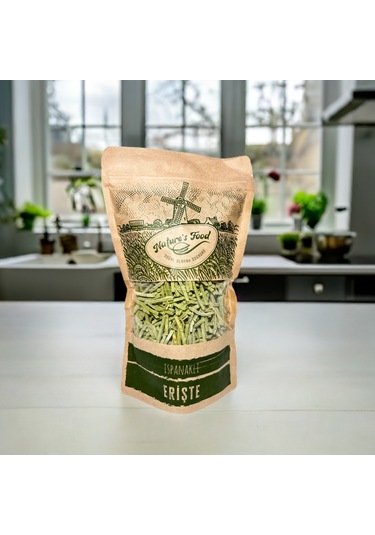 Ispanaklı Erişte 400gr Buğday Unu, Süt, Ispanak Püresi, Yumurta, Irmik, Tuz.