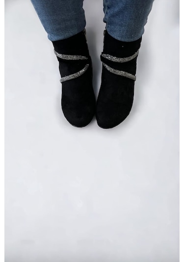 Lk Süet Topuklu Fermuarlı Parlak Cizgi Detaylı Bot Siyah