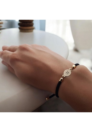 U Harfine Özel Oval Motifli İpek Örgülü 14 Ayar Altın Plakalı Hediye Bileklik-320harf-siyah Altın