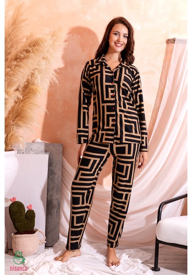 Nisanca Kışlık Düğmeli Ekose Desen Yılbaşı Temalı Kadın Süet Pijama Takımı Kahve