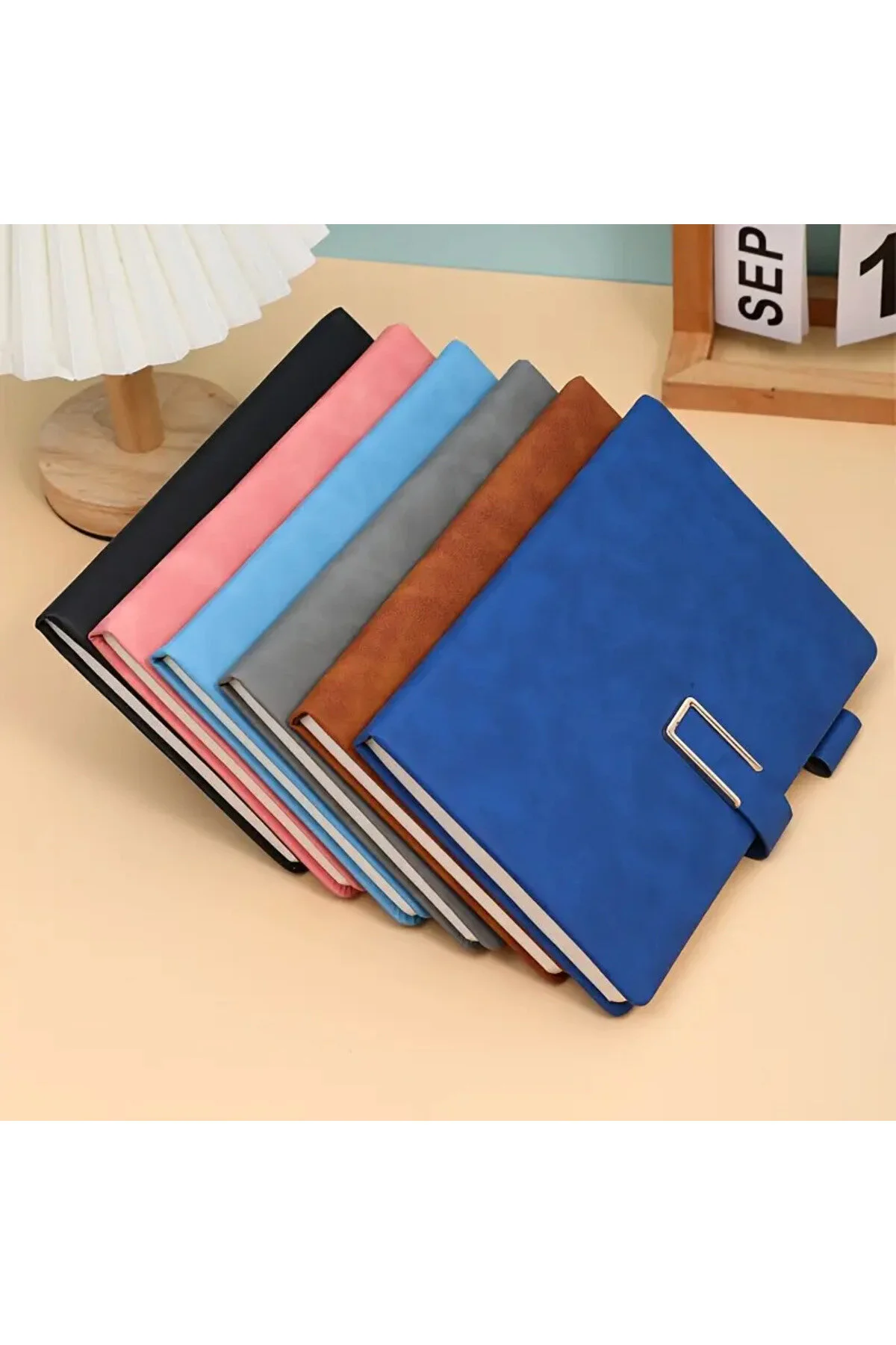 A5 Defter - Manyetik Kapanışlı, Kırmızı Çizgi, Tarihli Sayfalarla İngilizce Gri Deri Kapak Gri