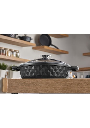 Taç Bella Tencere Cam Kapak Döküm Basık Tencere 26 Cm Siyah