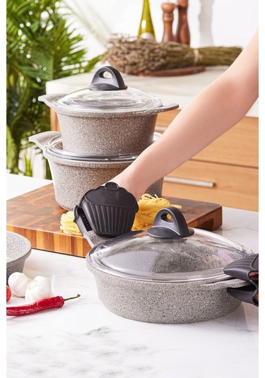 Karaca  Biogranit Brian 9 Parça Fırın Eldiveni Hediyeli Döküm Tencere Seti