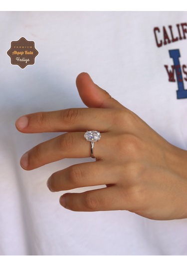 Elmas Möntürlü Mozanit Taşlı 925 Ayar Gümüş Kadın Yüzük 201024715 Gümüş