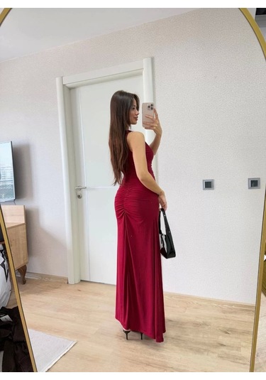 Bürümcük Kumaşlı İçi Astarlı Üzgülü Kolsuz Büzgülü Uzun Elbise - Kırmızı Kırmızı