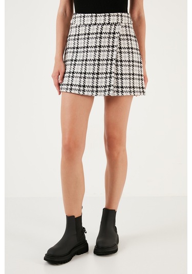 Lela Pamuk Karışımlı Regular Fit Kışlık Bayan Şort Etek 61100015 Siyah Lela Pamuk Karışımlı Regular Fit Kışlık Bayan Şort Etek 61100015 Siyah