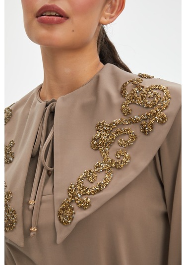 Parıltılı İşlemeli Zarif Yaka Tasarımlı, Balon Kollu Şık Bluz - Özel Günler Ve Günlük Kullanım İçin İdeal Vizon Parıltılı İşlemeli Zarif Yaka Tasarımlı, Balon Kollu Şık Bluz - Özel Günler Ve Günlük Kullanım İçin İdeal Vizon