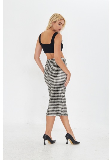 Siyah Kazayağı Desenli Yırtmaçlı Midi Boy Etek Ekru