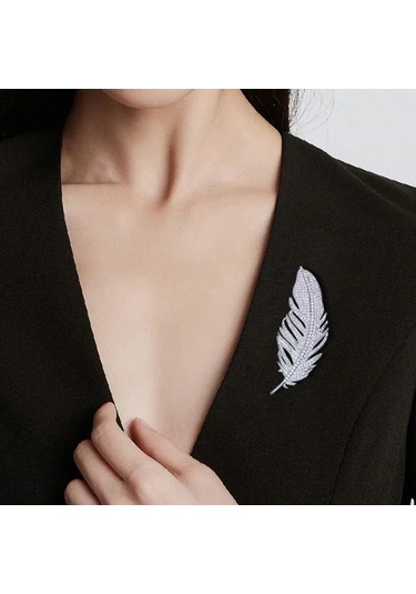 Mufunye Yüksek Kaliteli Alyuminyum Rhinestone İle Süslenmiş Parlak Yıldız Kuyruğu Broşu - Gümüş Renk, 2.4x6.2 Cm, 11.4 Gr Çok Renkli