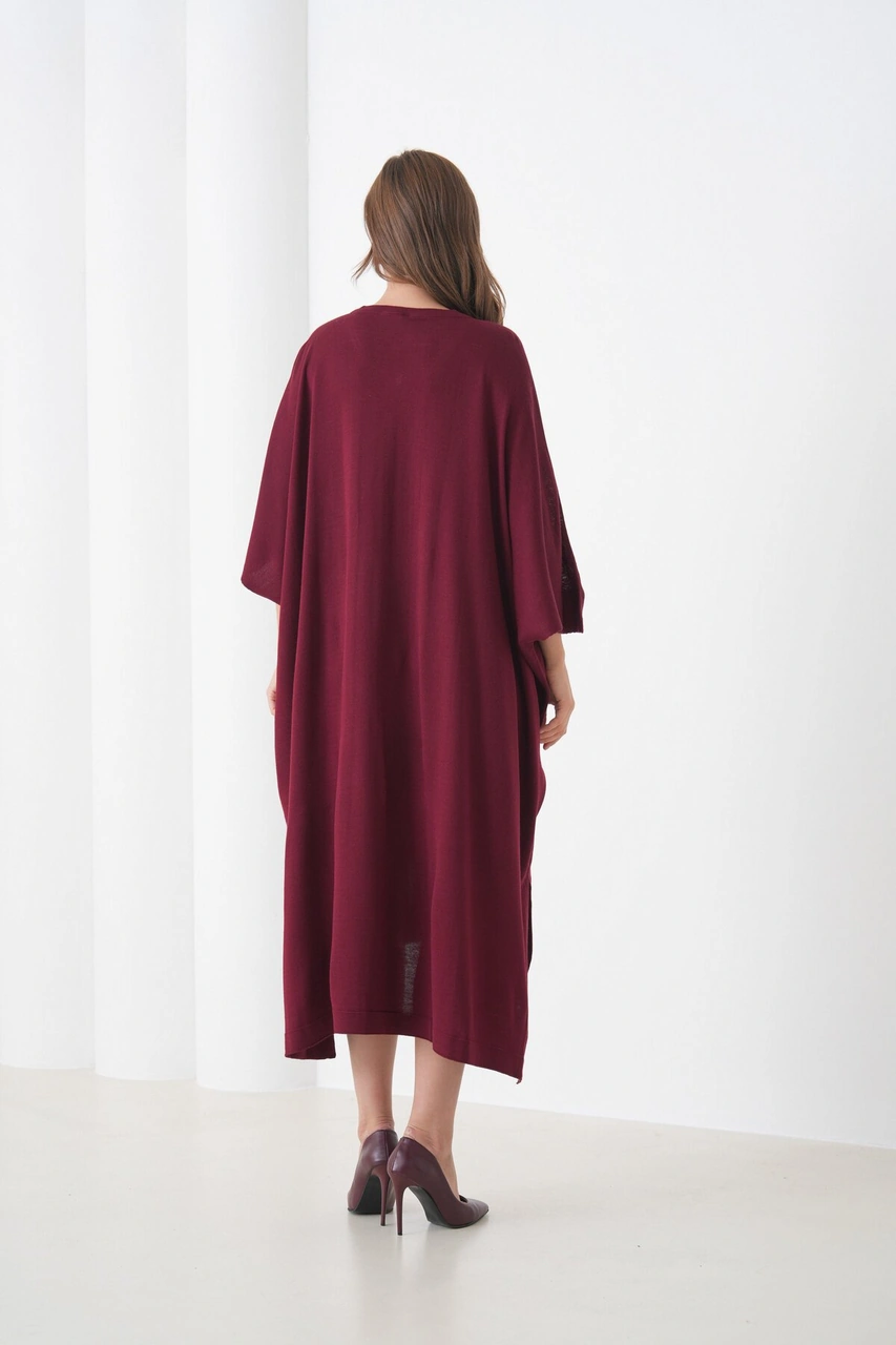 Kadın Tesettüre Uygun Önden Düğmeli Asimetrik Kesim Yarasa Kol Şık Geniş Kalıp Panço Ceket Bordo