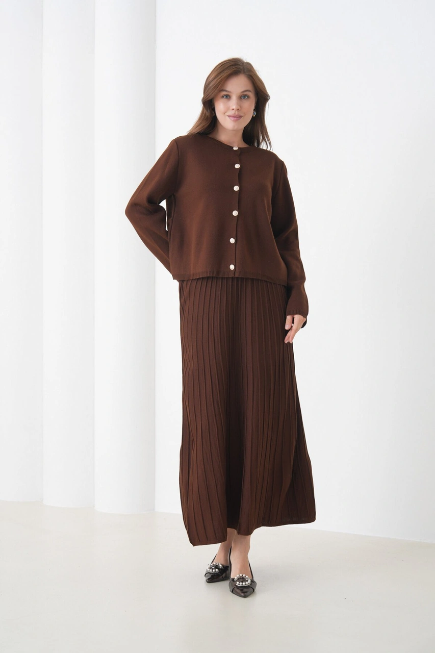 Kadın Pileli Etek Kazağı Düğmeli Tesettüre Uygun Örgü Triko Etekli Ceket Takım Kahverengi