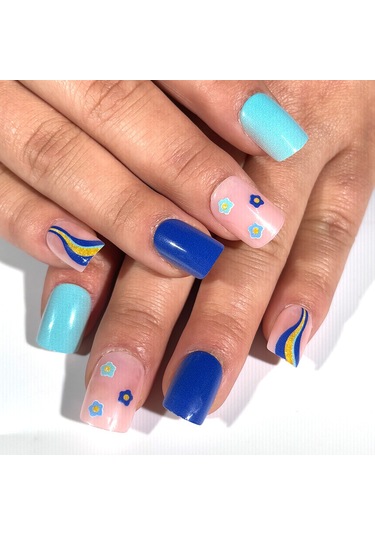Kısa Çiçek Çizgileri Parlak Tırnaklar Renkli Çizgiler Pembe Ve Mavi Renk Uyumlu Basit Günlük Manikür 24 Adet Sahte Tırnak Dahil Araçlarys010