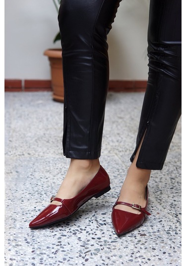 Monti Sivri Burunlu Toka Detaylı Babet Bordo