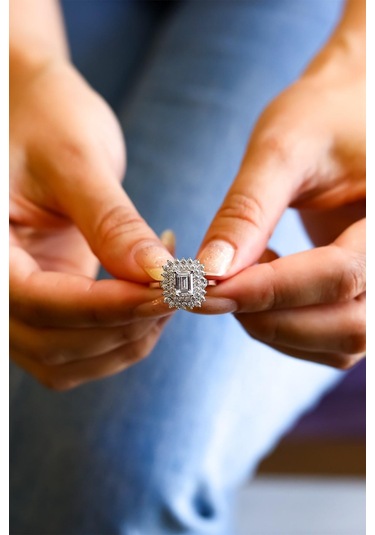 Semiz Altın Baget Taşlı Altın Yüzük S04100246