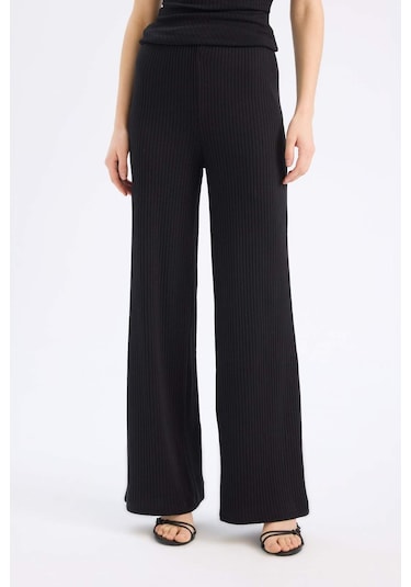 DeFacto Slim Fit Dar Kesim Fitilli Kaşkorse Basic Düz Pantolon E5783AX25SPBK81 DeFacto Slim Fit Dar Kesim Fitilli Kaşkorse Basic Düz Pantolon E5783AX25SPBK81