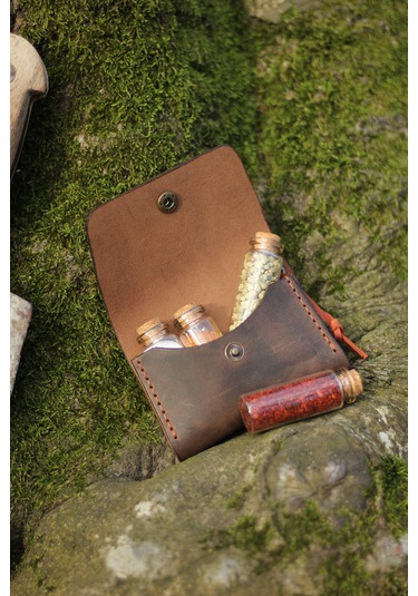 Kişiye İsme Özel Maia Kamp Outdoor Deri Baharatlık Kestane Kahverengi