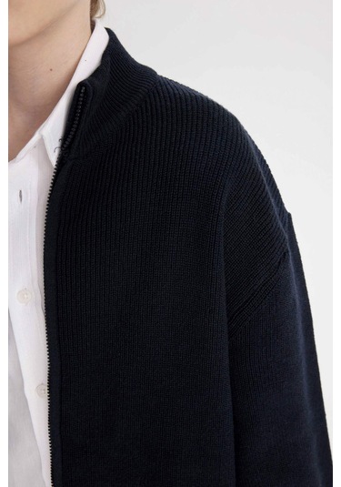 DeFacto Erkek Çocuk Dik Yaka Fitilli Fermuarlı Lacivert Basic Düz Triko Okul Hırkası X5975A624AUNV253 DeFacto Erkek Çocuk Dik Yaka Fitilli Fermuarlı Lacivert Basic Düz Triko Okul Hırkası X5975A624AUNV253