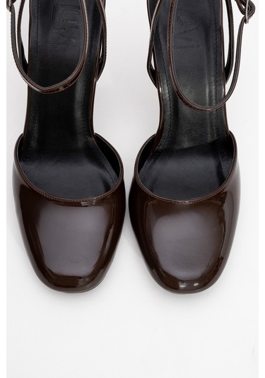 Blues Kahverengi Rugan Yuvarlak Burun Bilekten Bağlamalı Kadın Yüksek Topuklu Ayakkabı Kahverengi Rugan Kahverengi Blues Kahverengi Rugan Yuvarlak Burun Bilekten Bağlamalı Kadın Yüksek Topuklu Ayakkabı Kahverengi Rugan Kahverengi