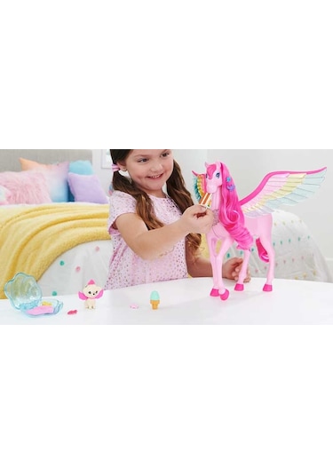 Barbie A Touch Of Magic Peggy ve Aksesuarları HLC40