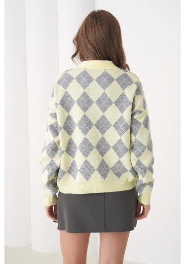 Kadın Polo Yaka Yarım Pat Düğme Detay Desenli Oversize Triko Kazak Açık Sarı