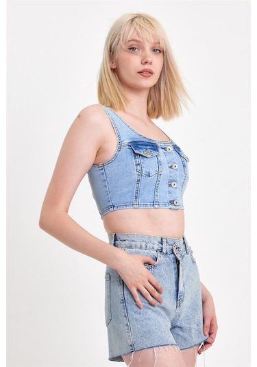 Kadın Önü Düğmeli Cep Detaylı Askılı Denim Crop Açık Mavi