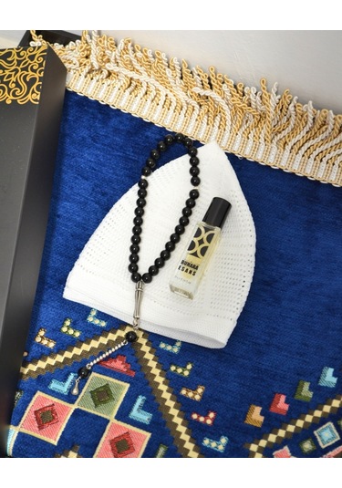 Erkekler İçin Seccade Takke Tesbih Esans Hediyelik Seti Kilim Desenli Kadife Astarlı Seccade Ve Özel Kutulu Lüks Hac Umre Hediyesi Lacivert