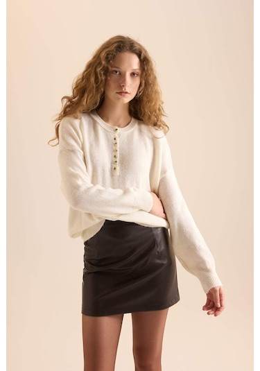 DeFacto Oversize Geniş Kalıp Düğmeli Yaka Triko Kazak D4913AXNSBG474 Bej DeFacto Oversize Geniş Kalıp Düğmeli Yaka Triko Kazak D4913AXNSBG474 Bej