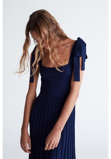 Styleboom X Peraluna Kelly Dress Askılı Bağlama Detaylı Rahat Kesim Midi Boy Yazlık Kadın Triko Elbise Lacivert