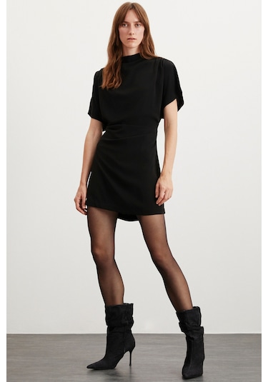 Maxıne Kadın Drape Detaylı Omuzdan Geniş Belden Aşağı Oturan Esnek Krep Örme Kumaşlı Mini Siyah Elbi