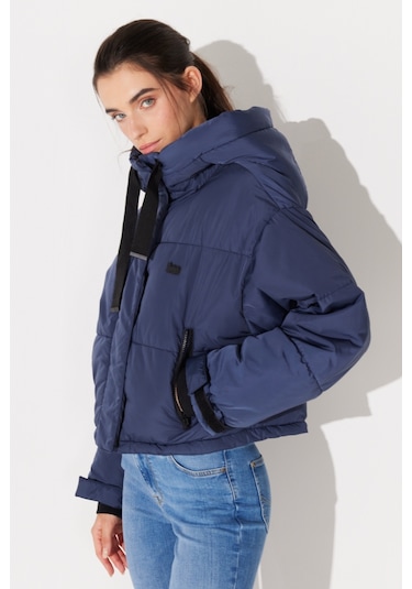 Lee Regular Fit Normal Kesim Kapüşonlu Dik Yaka Lacivert Kadın Şişme Mont L232233400 Mavi