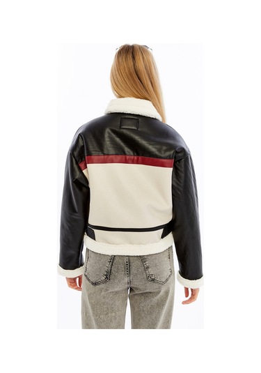 Kadın Beyaz Kürklü Tokalı Crop Mont Beyaz