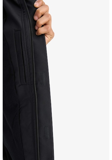 Defacto Defactofit Su İtici Regular Fit Kapüşonlu Fermuarlı Yağmurluk C6047ax25aubk81 Siyah