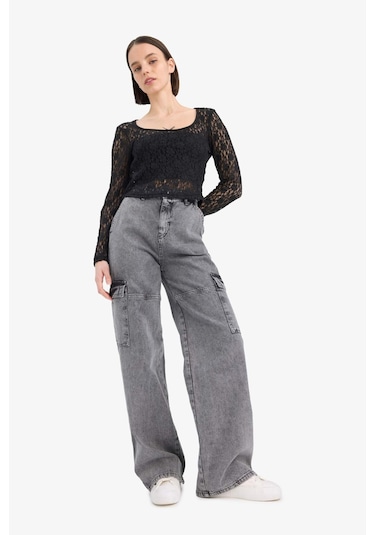 DeFacto Coool Yuvarlak Yaka Fitted Dantel Uzun Kollu Bluz E7614AX25SPBK81