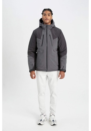 DeFactoFit Termometreli Mont Su İtici Rüzgar Geçirmez Slim Fit Dar Kesim Kapüşonlu Fermuarlı A2756AX24WNBK81